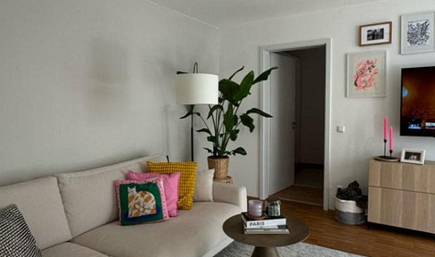 Sunny 2-room apartment + balcony