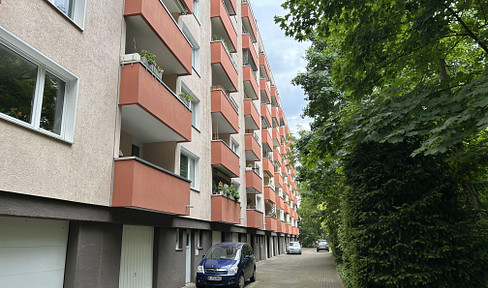 from private: centrally and green located 3-room apartment with balcony in Nuremberg