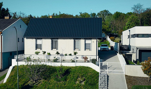 Komplett saniertes Einfamilienhaus mit großem Garten und Swimmingpool
