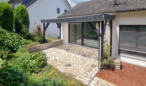 Hochwertig saniertes Effizienzhaus, einzigartige Lage direkt am Weinberg, Erstbezug