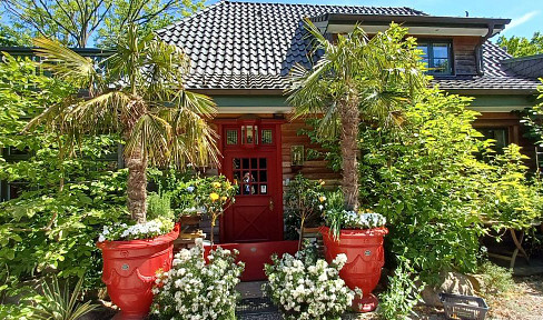 UNIQUE BUSINESS AND RESIDENTIAL HOUSE WITH DREAM GARDEN FOR SALE DIRECTLY IN THE CENTER OF OSTSTEINBEK