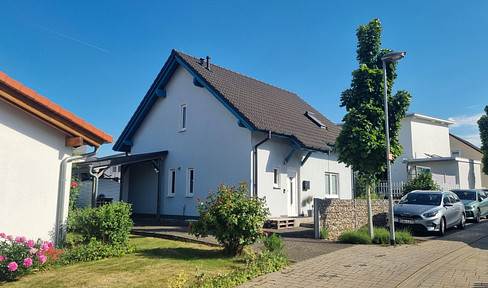 Moderne Wohlfühloase mit Atelier, Garten & smarter Technik - Freistehendes Einfamilienhaus