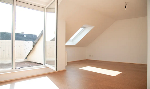 Lichtdurchflutete 3-Zimmer Mansardenwohnung mit Sonnenterrasse in Top-Lage von Langenfeld