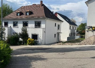 Renovierungsbedürftige Doppelhaushälfte in Sinzheim für Eigennutzer oder Kapitalanleger