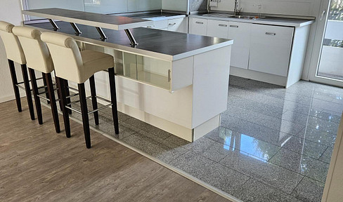 3-Zi.-Wohnung mit EBK, 2 Balkonen & Stellplatz in KA-Wolfartsweier