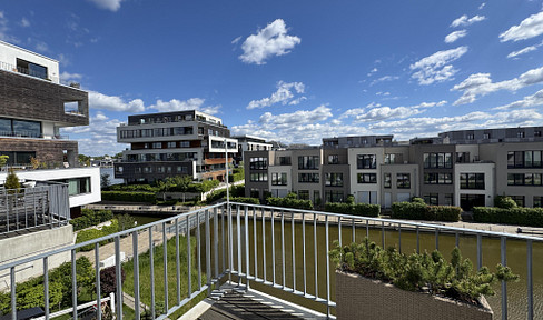 60 m2 furnished apartment with water view is looking for a landlord