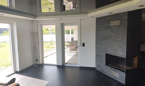 Directly on the B303 - excellent location for insurance agents, brokers - working and living