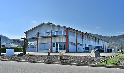 From private owner: Well-maintained commercial property with large commercial plot