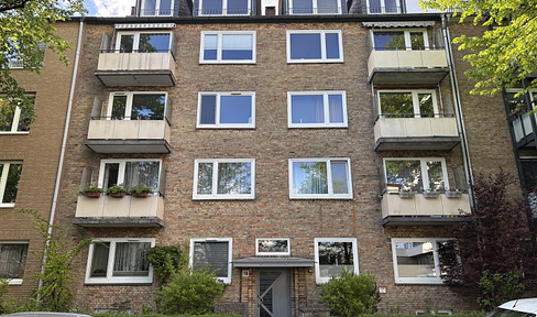 Charming top floor apartment in a central, quiet location