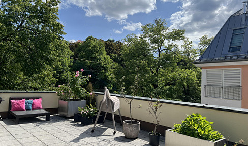 Penthouse in Munich's top location Altbogenhausen 3.5 rooms exclusive & commission-free