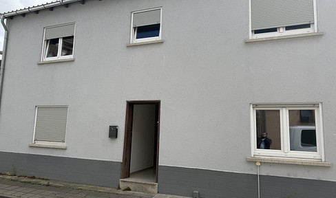 House 5 rooms kitchen 2 bathrooms small roof terrace in Pfeddersheim