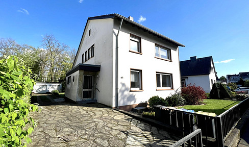 Detached one/two-family house with large plot of land
