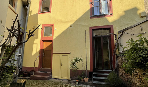 MOVE IN AND FEEL GOOD - UNIQUE BACK-HOUSE RESIDENTIAL RETREAT IN THE HEART OF DURLACH'S OLD TOWN...