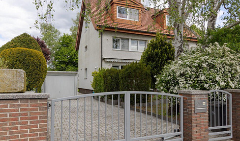 Quiet 6-room semi-detached house with upscale interior in Berlin Mariendorf (Tempelhof)