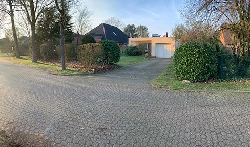 Affordable 4-room detached house with flat roof bungalow in Hatterwüsting
