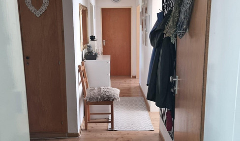 89 sqm, wonderful and light-flooded 4 room apartment with balcony on the 2nd floor, close to the river Ems
