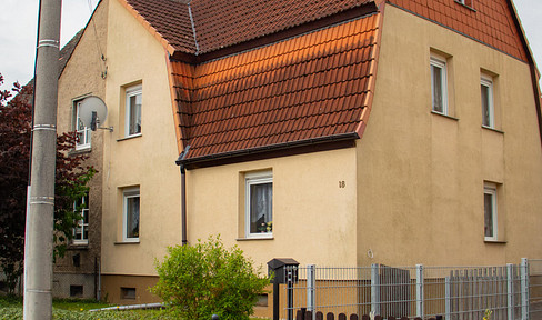 Charming semi-detached house with potential in a quiet location