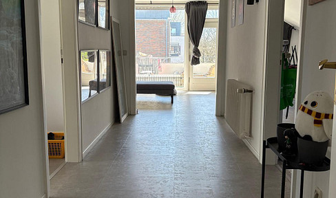 Modern 2-room apartment with sunny balcony in the stadium district - quiet, central, renovated