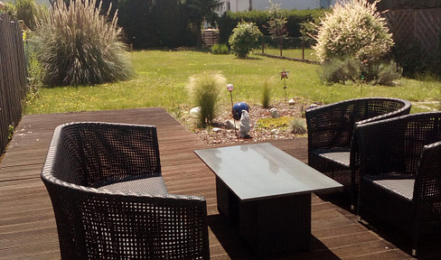 For investors: Charming detached/two-family house with versatile living options