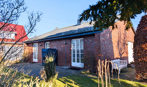 Detached EFH with barrier-free access, two bathrooms, wood-burning stove, indoor sauna, terrace, large garden