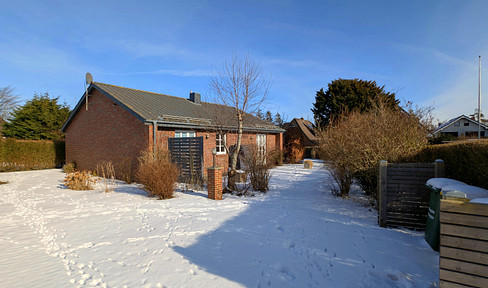 Freistehendes EFH barrierearm, zwei Bäder, Kaminofen, Indoor-Sauna, Terrasse, großer Garten