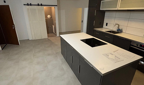 Modernized 2-room apartment with cooking island, balcony & 2 parking spaces - in the middle of Dormagen-Zentrum
