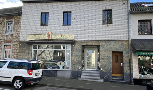 Reihenhaus mit Potential - Geschäftslokal, Wohnung und großer Garten