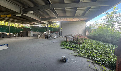 Industrial hall with covered storage area, divisible