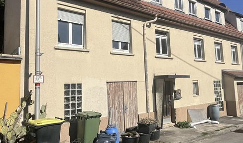 *Dream home for do-it-yourselfers - terraced house with garden*