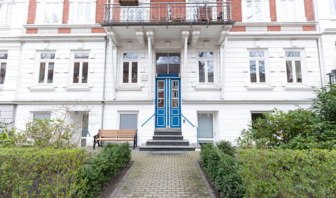Luxurious old apartment in the Generalsviertel