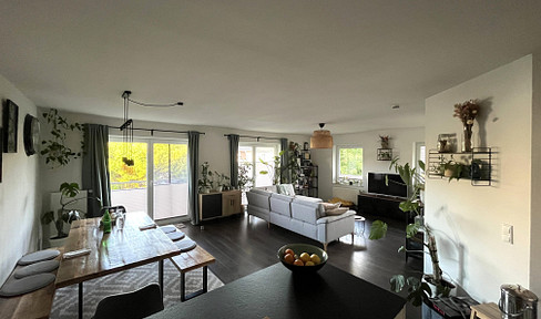 *Commission-free* Exclusive 3.5-room apartment in Hamburg Lurup with large south-facing balcony from private owner