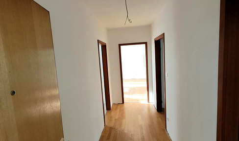 First occupancy after renovation: 3 room apartment near S-Bahn Goldberg