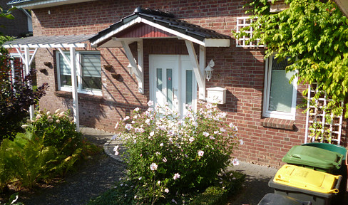 Great NR-EFH (2003) with conservatory/sauna/fireplace/garage becomes available