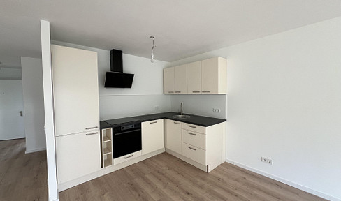 Neu renovierte 2-Zimmer-Wohnung mit Balkon und EBK