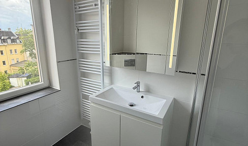 Your refuge in the city center: 4sqm, first occupancy after renovation, with fitted kitchen