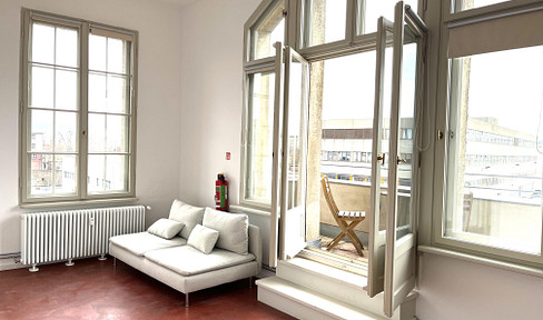 Sunny commercial unit, office or studio with 3 rooms+kitchen+balcony