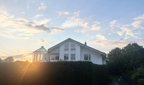 Modern, sunny 4-room maisonette/holiday apartment – close to the sea, no agency fees.
