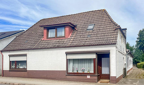 Detached house in the center of Hennstedt/ Dithm. approx. 300 sqm WFL