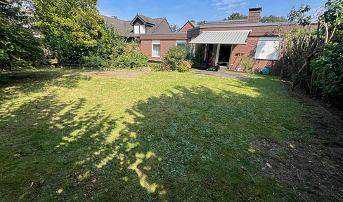 Detached house with separate apartment in Marl, bungalow style, insulation and underfloor heating.