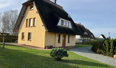 Hochwertiges Reethaus mit wunderschönem Meerblick - Rügen, ruhige Lage