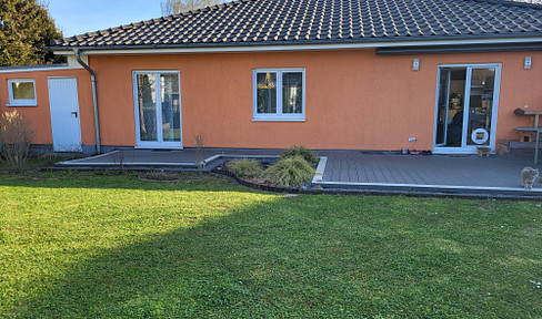 Low-energy house with large garden in green Berlin