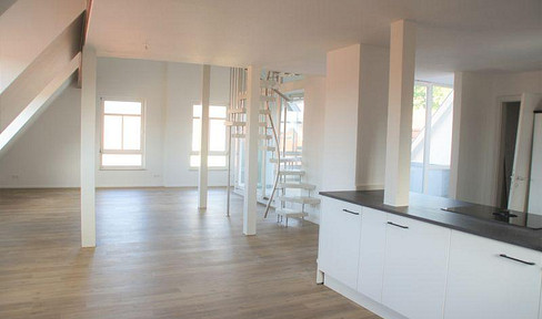 Very nice, exclusive 4.5 room maisonette apartment with roof terrace, EBK and double garage in Bad Wimpfen