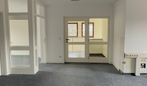 *Free of commission* Versatile condominium or office space