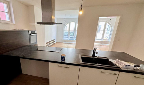 EG: 2 Zimmer möbliert mit Einbauküche sanierter Altbau Altstadt Brunnenstr.