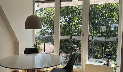 Temporary living - Bright, high-quality renovated 2-room attic apartment with balcony