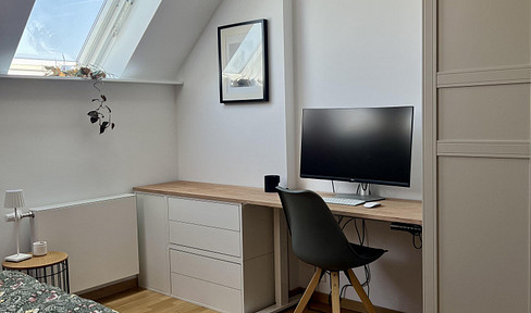 Temporary living - Bright, high-quality renovated 2-room attic apartment with balcony