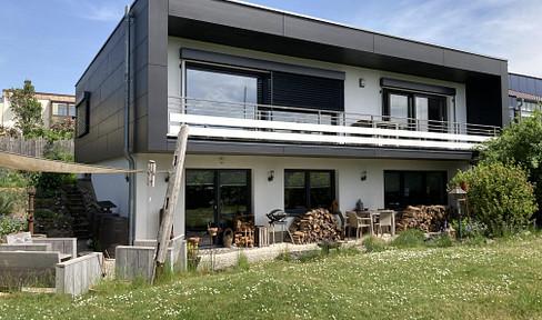 Detached house in a quiet south-western location with distant views of Riegelsberg - extensively and sustainably renovated