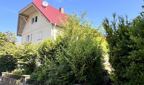 MFH mit 6 ETWs, 2 Garag. und 2 Stpl., modernisiert und aufgeteilt mit 4,5 % Rendite