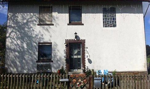 Attention horse owners! Idyllic former farmhouse and agricultural land + forest