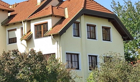 NEAR TULLN - COMMISSION-FREE 4 ROOM FAMILY PROPERTY - LOW RUNNING COSTS